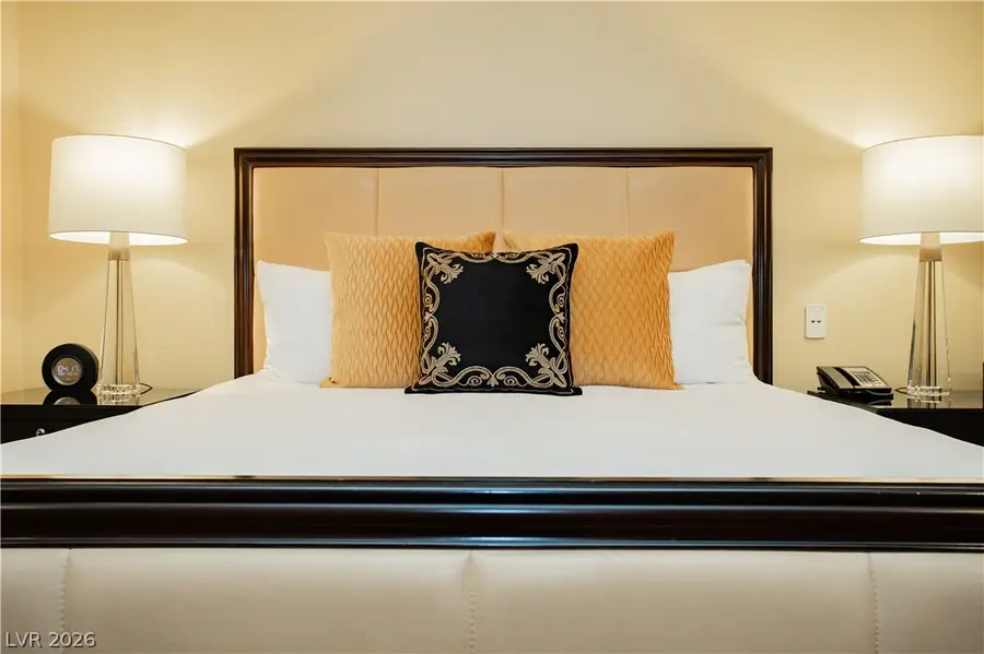 2000 Fashion Show Drive #3000, Las Vegas, NV 89109 - #3