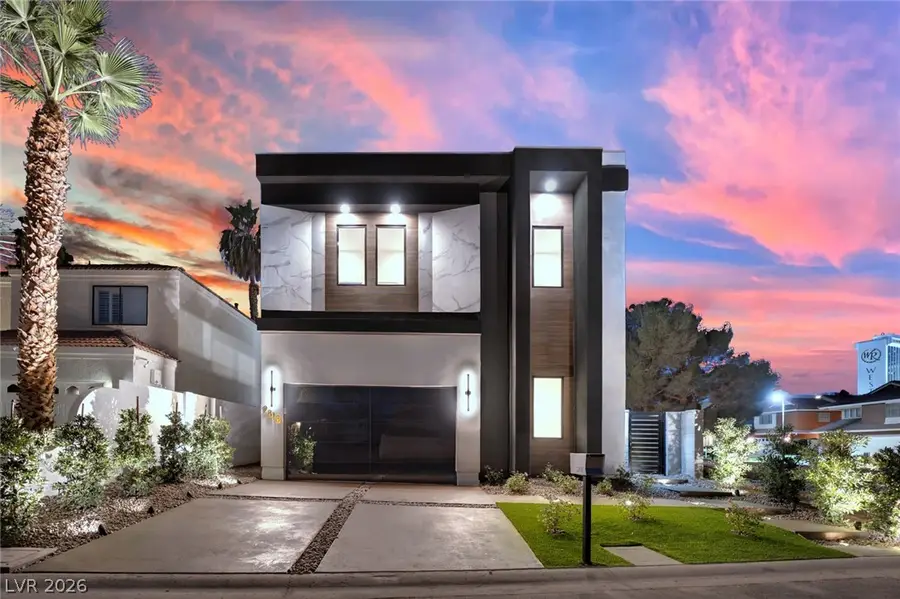 2818 Queens Courtyard Drive, Las Vegas, NV 89109 - #3