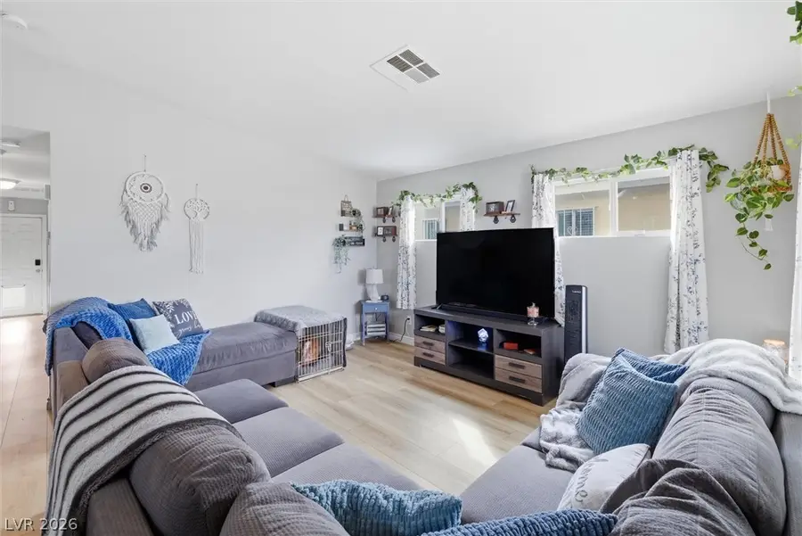 1323 W Bartlett Avenue, Las Vegas, NV 89106 - #2