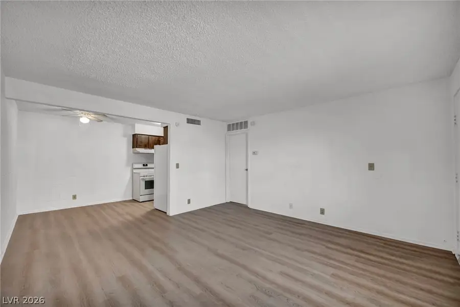 605 S Royal Crest Circle #9, Las Vegas, NV 89169 - #2