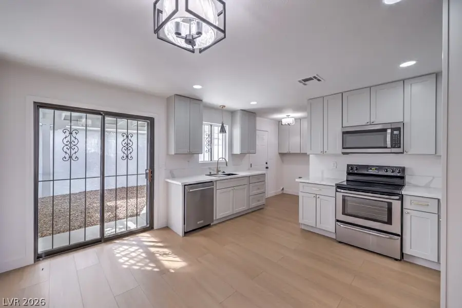 566 Greenbriar Townhouse Way, Las Vegas, NV 89121 - #2