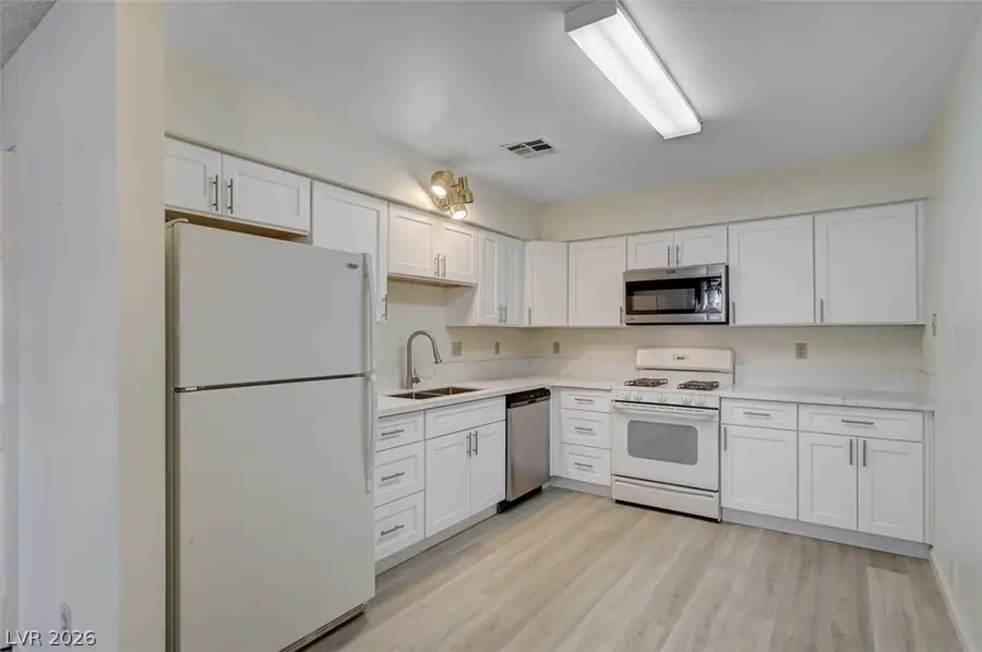 2124 Chertsey Drive #B, Las Vegas, NV 89108 - #3