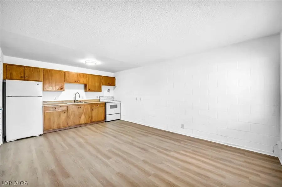 605 S Royal Crest Circle #6, Las Vegas, NV 89169 - #3