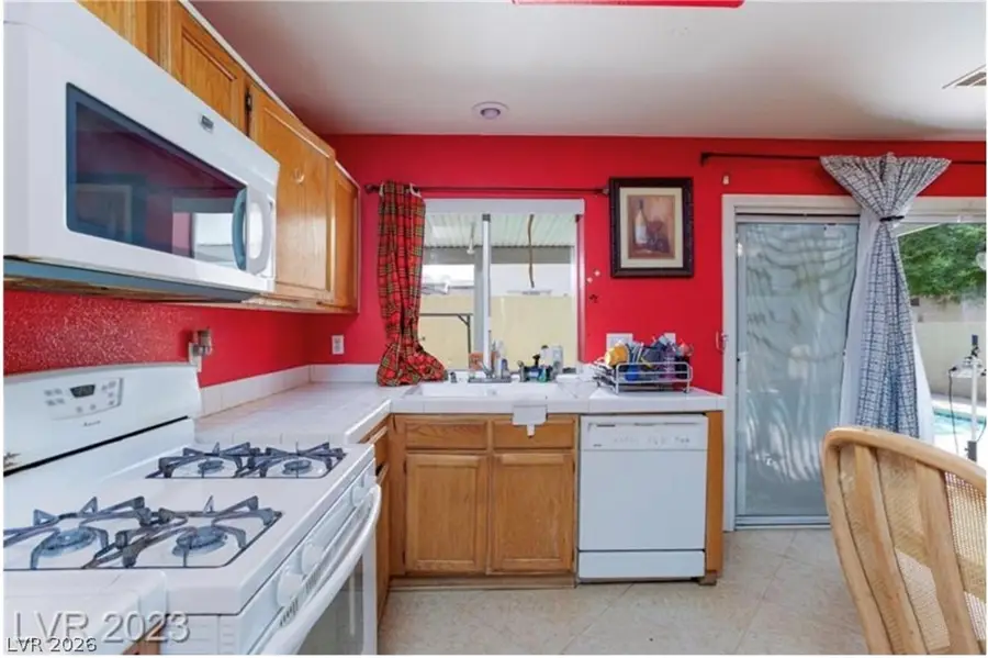6027 Peach Orchard Road, Las Vegas, NV 89142 - #3