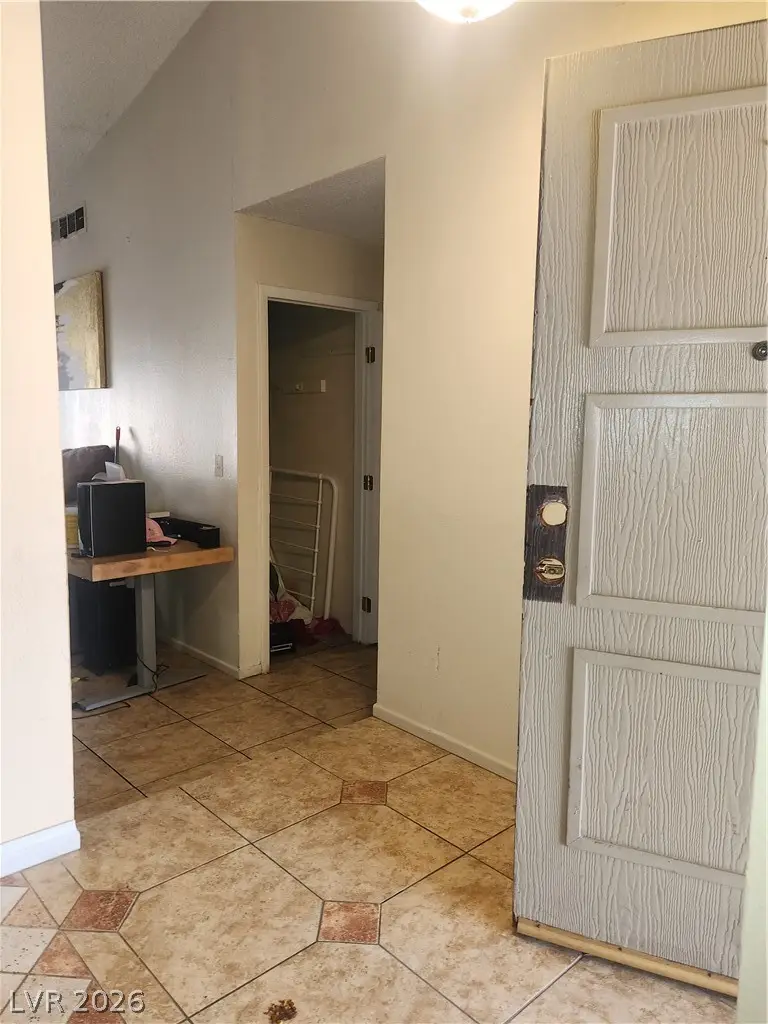 5166 W Desert Inn Road, Las Vegas, NV 89146 - #3