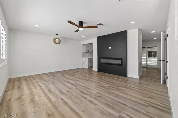 335 Greenbriar Townhouse Way, Las Vegas, NV 89121