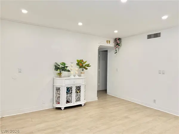 575 S Royal Crest Circle #7, Las Vegas, NV 89169