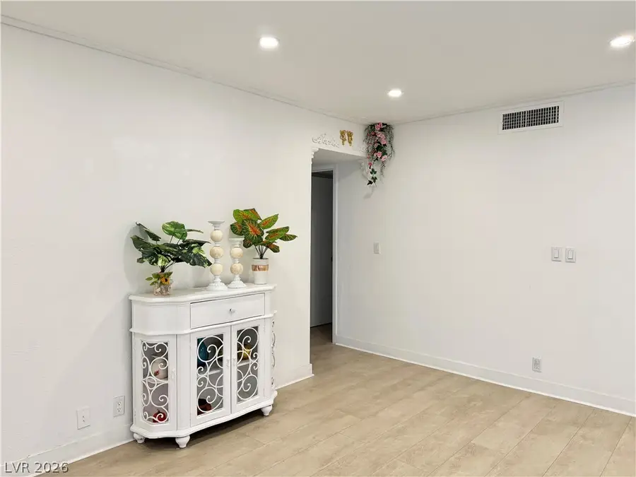 575 S Royal Crest Circle #7, Las Vegas, NV 89169 - #2