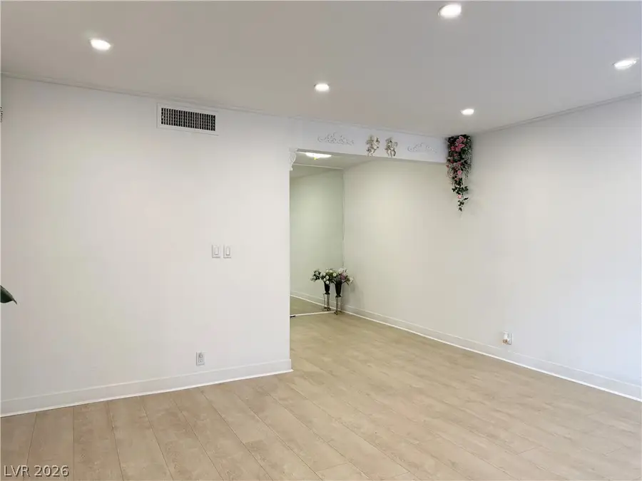 575 S Royal Crest Circle #7, Las Vegas, NV 89169 - #3