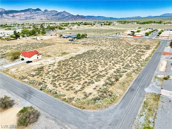 140 E Bluebird Avenue, Pahrump, NV 89060