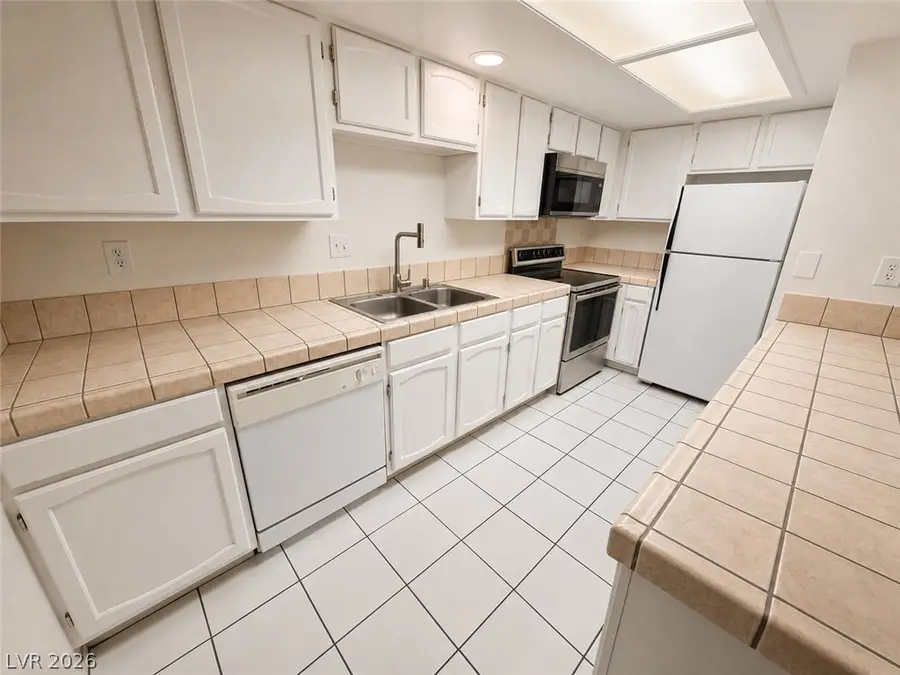 4211 Sanderling Circle #285, Las Vegas, NV 89103 - #3