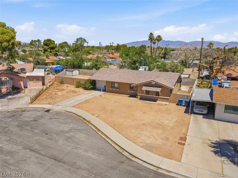 3560 Regents Circle, Las Vegas, NV 89121 - #3