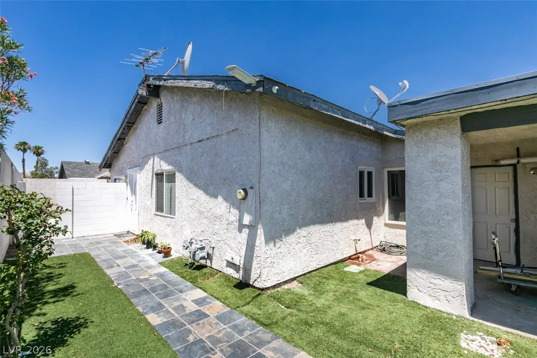 4562 Via San Rafael, Las Vegas, NV 89103 - #1