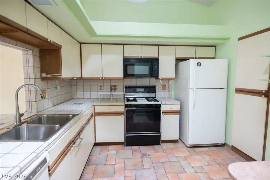 5204 Las Cruces Drive, Las Vegas, NV 89130 - #3