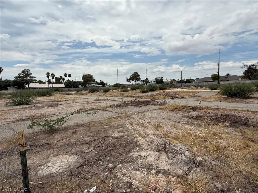 5825 W Desert Inn Road, Las Vegas, NV 89146 - #2