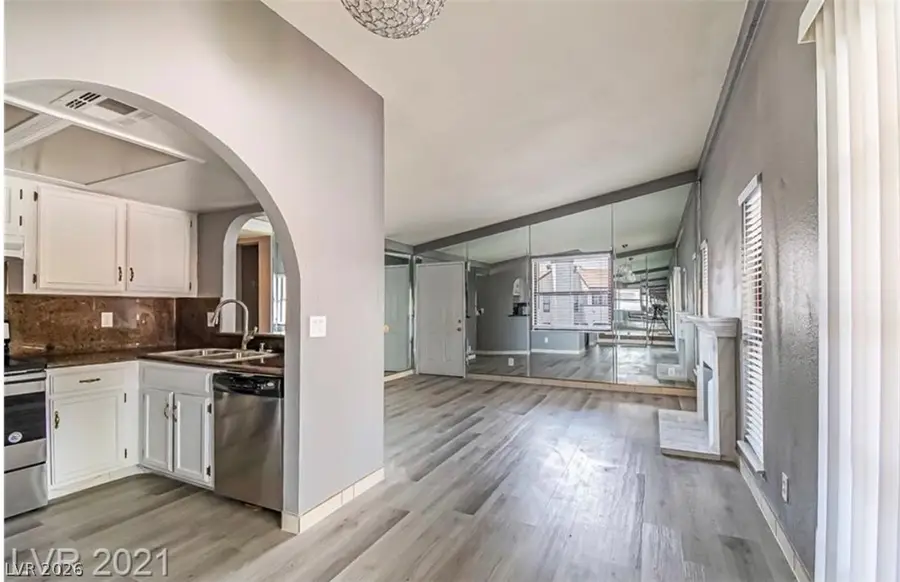 6137 W Oakey Boulevard #D, Las Vegas, NV 89146 - #2