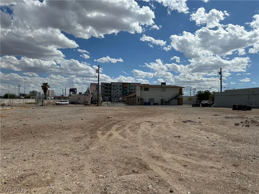 315 W Monroe Avenue, Las Vegas, NV 89106 - #2