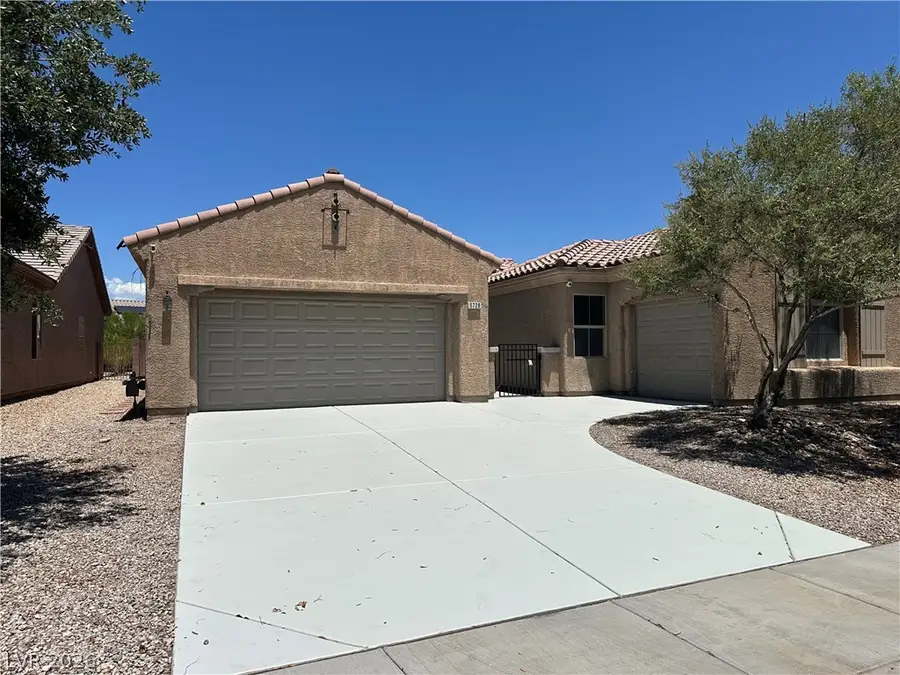 5728 Flying Birdie Avenue, Las Vegas, NV 89122 - #2