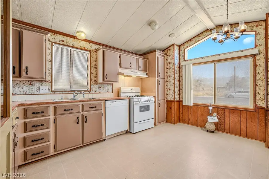 520 W Basin Avenue, Pahrump, NV 89060 - #3