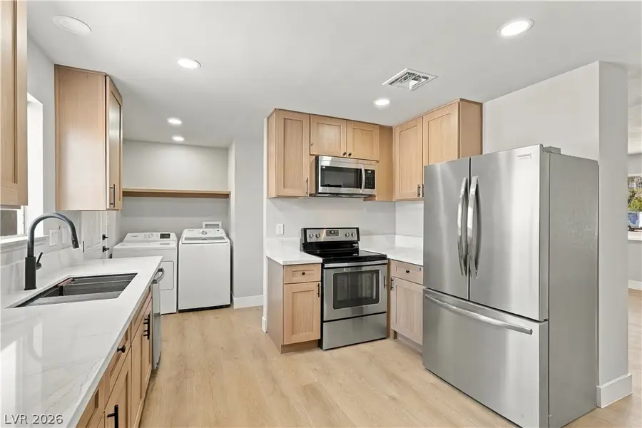 727 Greenbriar Townhouse Way, Las Vegas, NV 89121 - #2