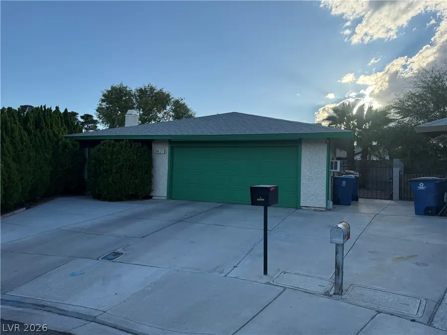 5829 Halfmoon Way, Las Vegas, NV 89108 - #3