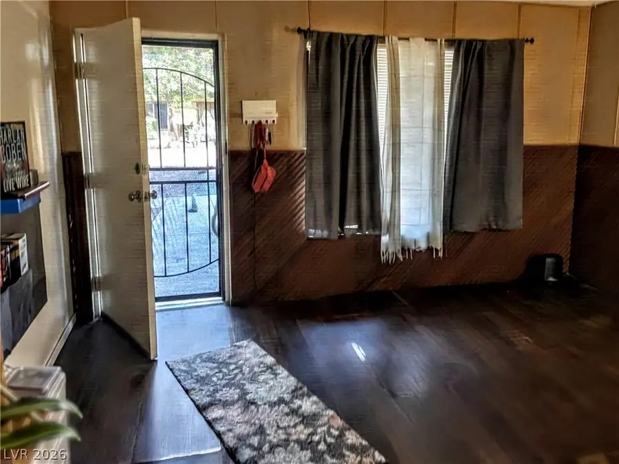 585 S Royal Crest Circle #3, Las Vegas, NV 89169 - #2
