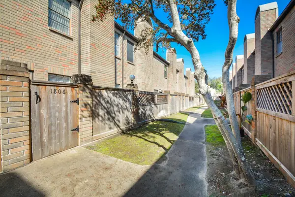 9850 Pagewood Lane #1806, Houston, TX 77042