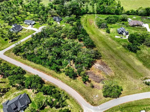 375 Thousand Oaks Drive, Angleton, TX 77515