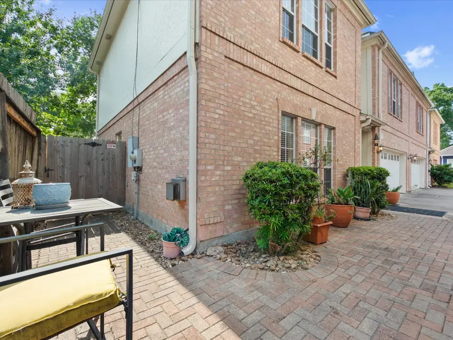 1519 1/2 Welch Street, Houston, TX 77006 - Image #3