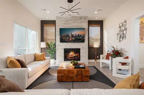 913 Thompson Street, Houston, TX 77007