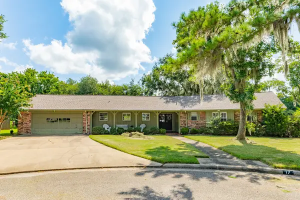 17 Seminole Lane, West Columbia, TX 77486
