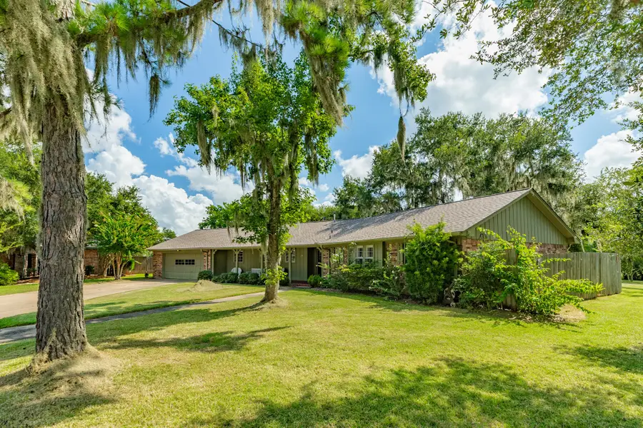 17 Seminole Lane, West Columbia, TX 77486 - Image #2