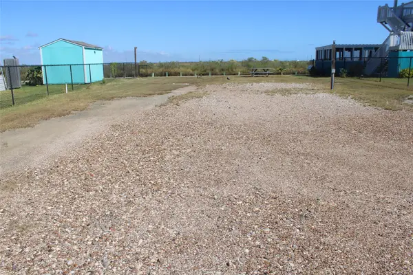 1169 Mabry Street, Gilchrist, TX 77617