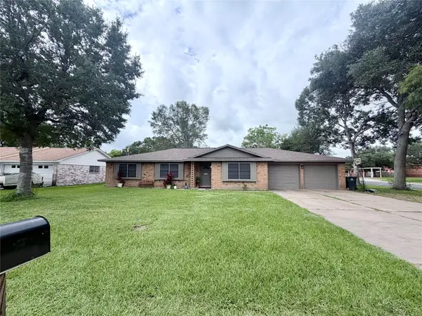 407 Ash Street, El Campo, TX 77437