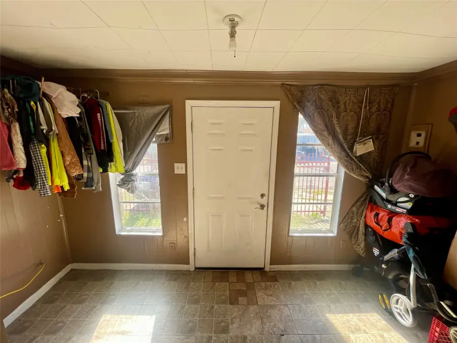 7541 Avenue F, Houston, TX 77012 - Image #2