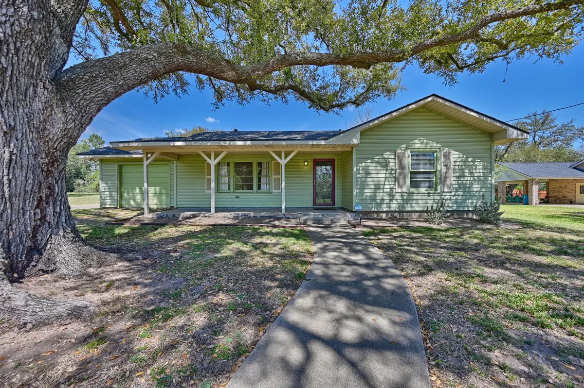 104 E Nichols Street, Bellville, TX 77418 - #1