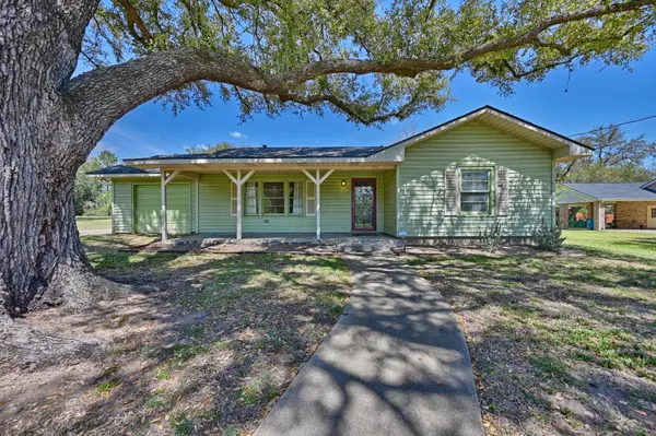 104 E Nichols Street, Bellville, TX 77418