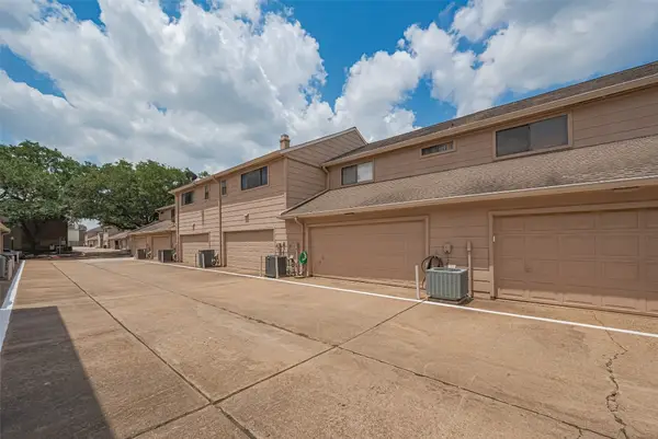 13798 Hollowgreen Drive #305, Houston, TX 77082