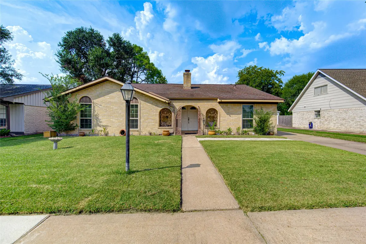12302 Meadowdale Drive, Meadows Place, TX 77477 - Image #1