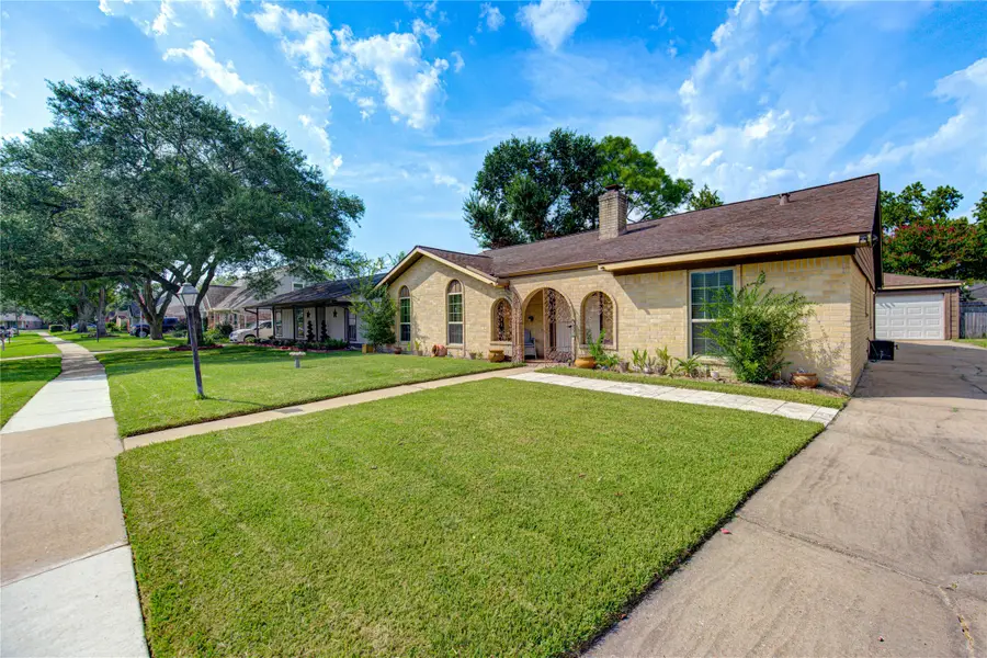 12302 Meadowdale Drive, Meadows Place, TX 77477 - Image #2