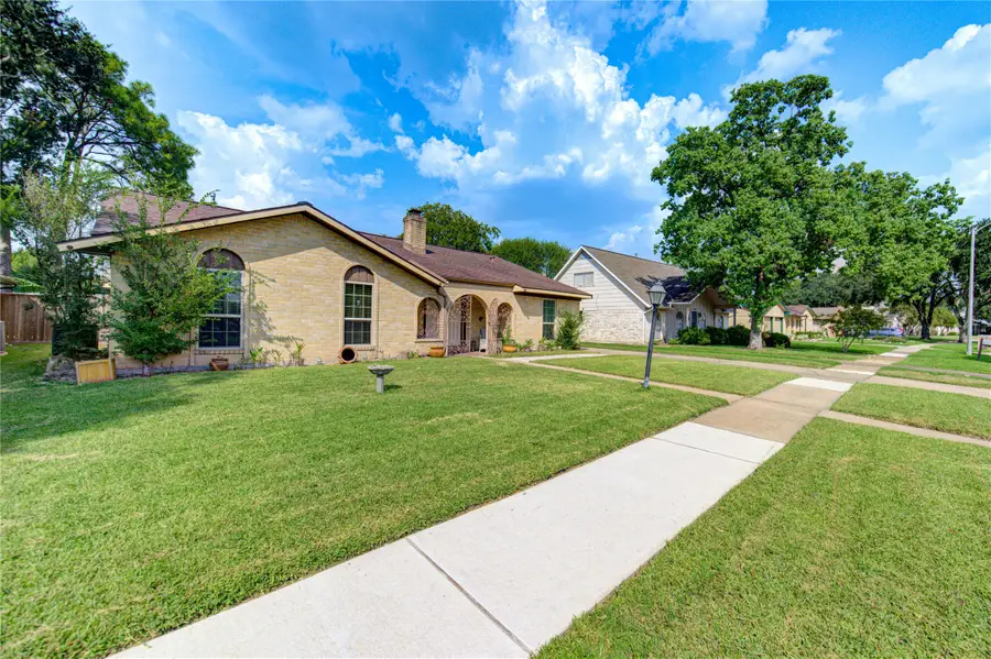 12302 Meadowdale Drive, Meadows Place, TX 77477 - Image #3
