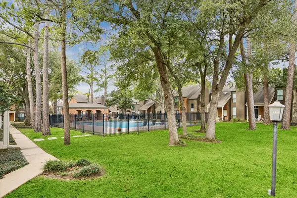 701 Bering Drive #1701, Houston, TX 77057