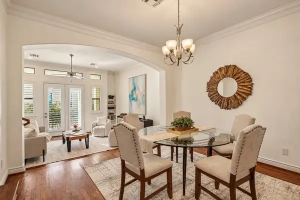 1102 Sherwood Run, Houston, TX 77043