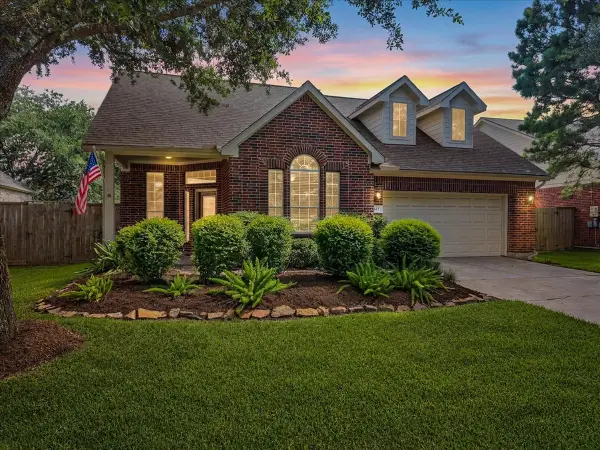 1612 S Lago Vista Drive, Pearland, TX 77581