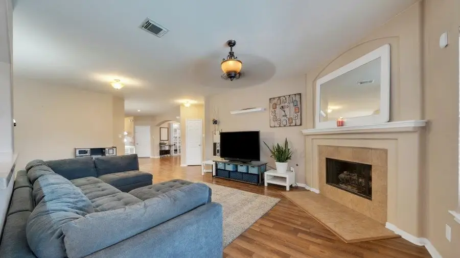 6086 Haysden Lane, League City, TX 77573 - Image #3