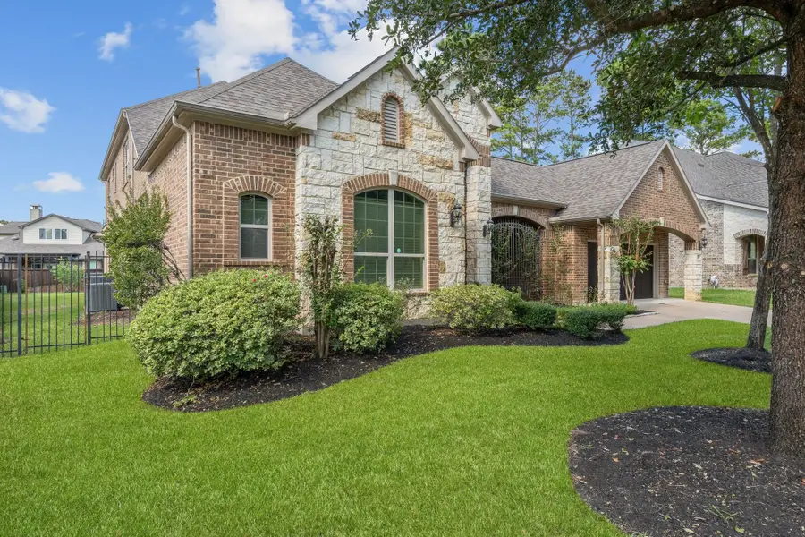 35 N Beech Springs Drive, The Woodlands, TX 77389 - Image #2