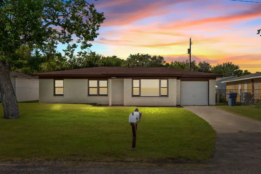 6113 Sapphire Court, Texas City, TX 77591 - Image #3