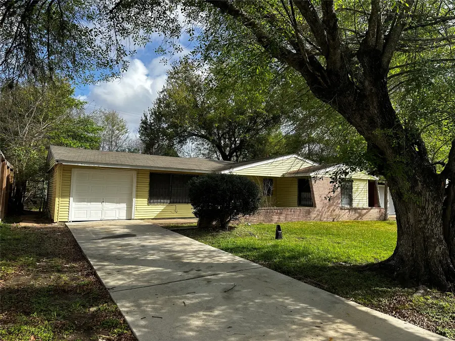 5831 Lyndhurst Drive, Houston, TX 77033 - #2