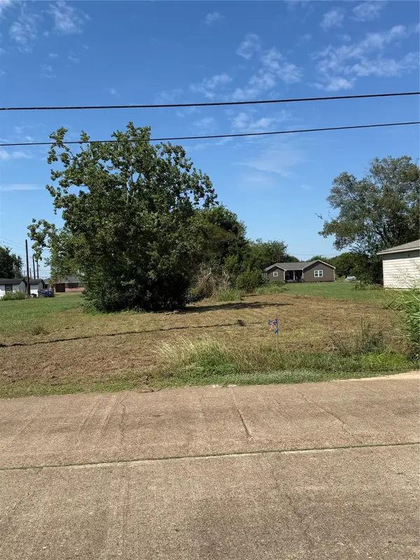 2512 Avenue B, Bay City, TX 77414