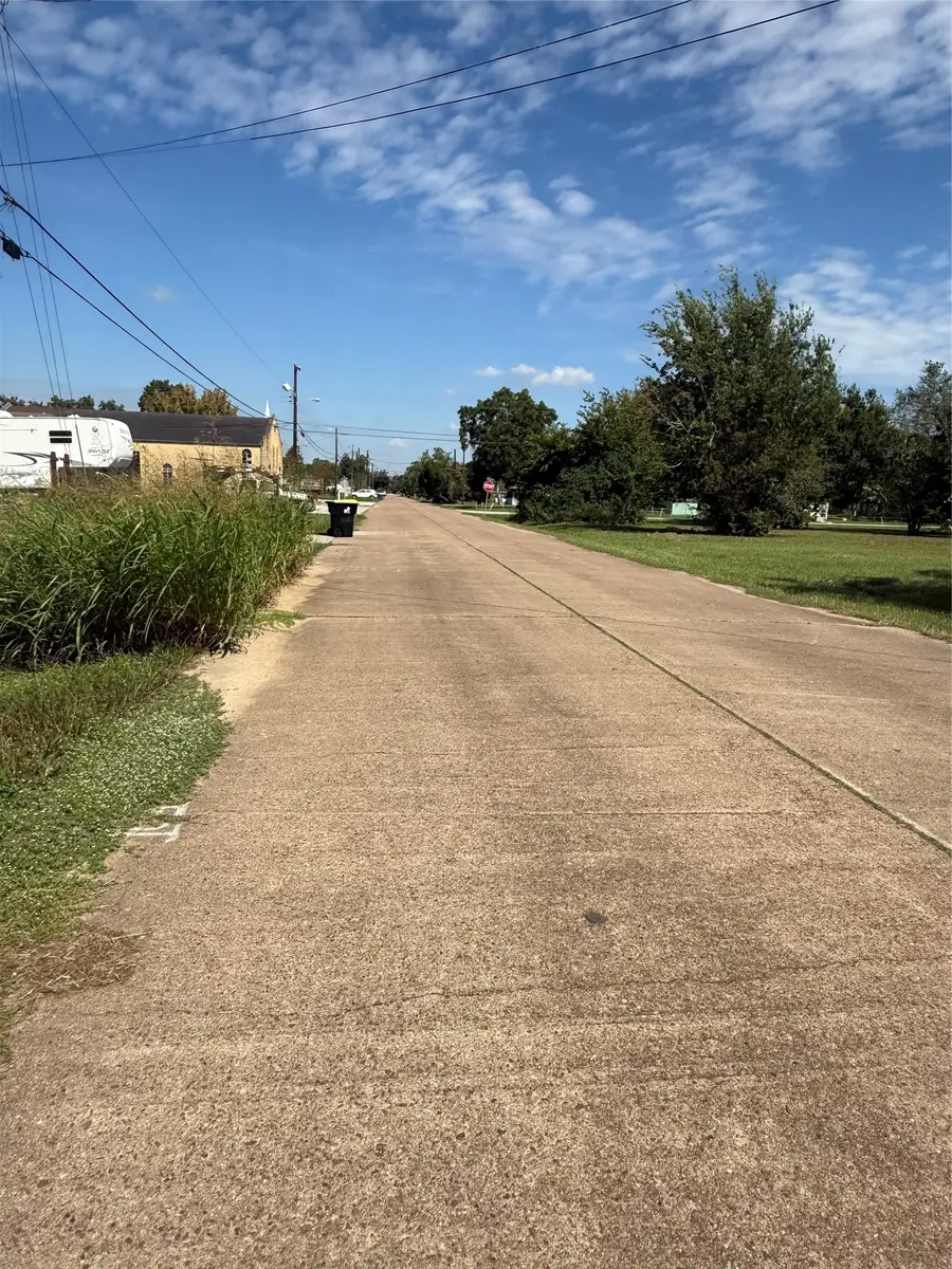 2512 Avenue B, Bay City, TX 77414 - #3
